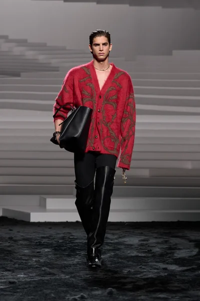 Look 25